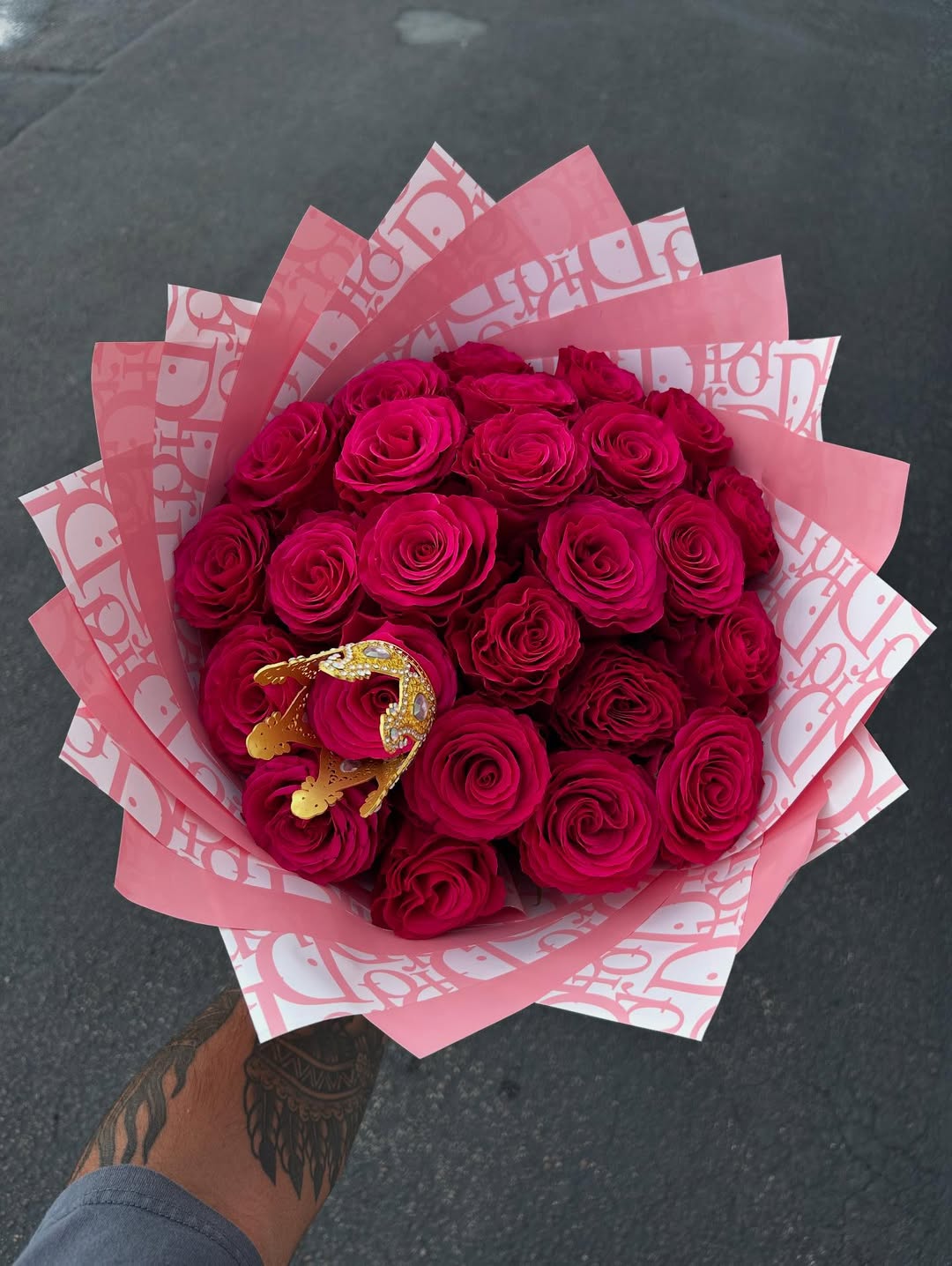 Bouquet 25 Pink roses & Pink brand paper