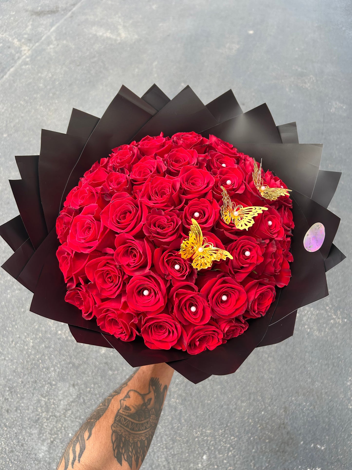 Bouquet 50 Red roses & black paper