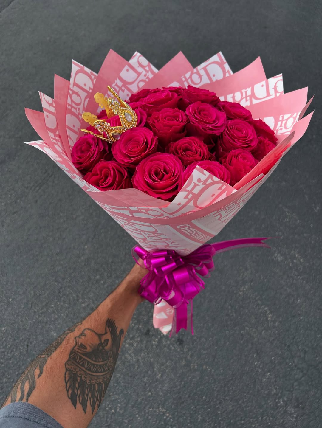 Bouquet 25 Pink roses & Pink brand paper